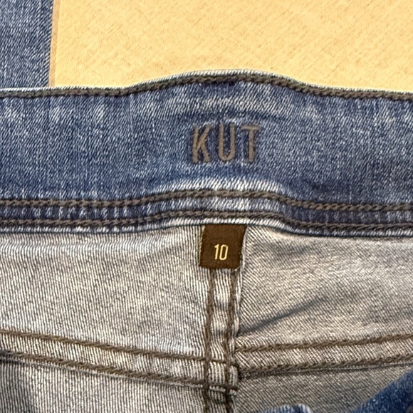 Kut from the Kloth Straight Leg Cropped Blue Jeans size 10 button and zip fly - Picture 3 of 11
